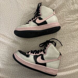 Nike Women's Sneakers - Pink and Black